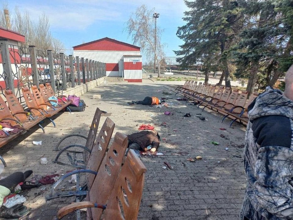 Fotografija: Po zadnjih podatkih je bilo v Kramatorsku ubitih najmanj 40 ljudi. FOTO: Ukrajinsko ministrstvo za obrambo/Reuters
