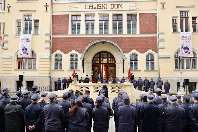 Slovesnost je potekala pred Celjskim domom.
