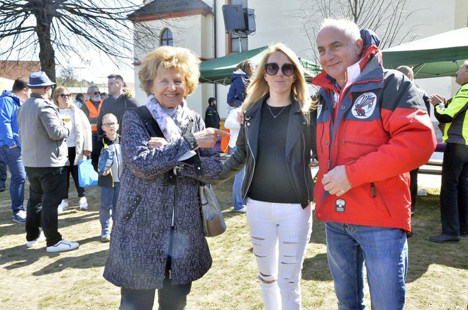 Vitalna Ivanka Slak, žena pokojnega virtuoza Lojzeta Slaka, in vnukinja Ana Slak
