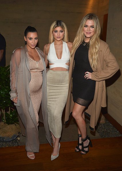 Na zatožni klopi sedijo tudi sestre Kim, Khloe in Kylie. FOTO: Charley Gallay
