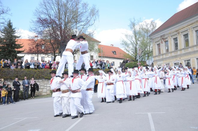 Metliški turn
