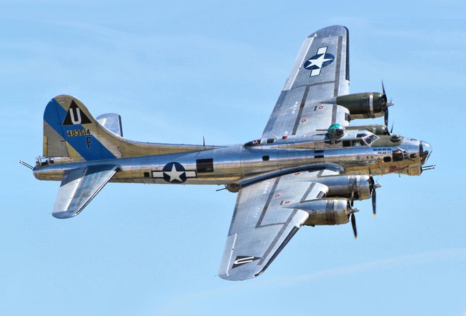 Ameriški bombnik B-17, ki so mu rekli tudi leteča trdnjava. Foto: wikipedia
