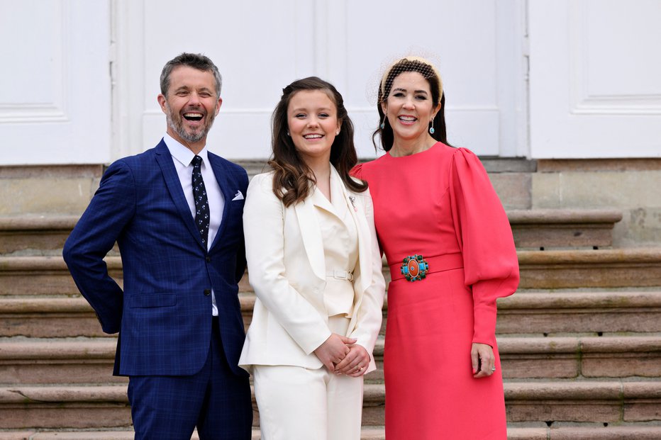 Fotografija: Princesa Isabella je bila v belem kostimu izjemno elegantna. FOTOGRAFIJI: Ritzau Scanpix/Reuters
