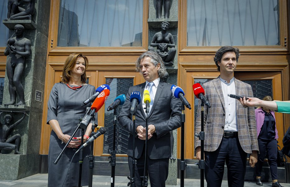 Fotografija: Kako si bodo razdelili ministrstva? FOTO: Jože Suhadolnik
