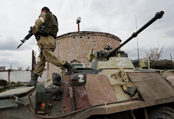 Azovstal naj bi bil kmalu v ruskih rokah. FOTO: Alexander Ermochenko/Reuters
