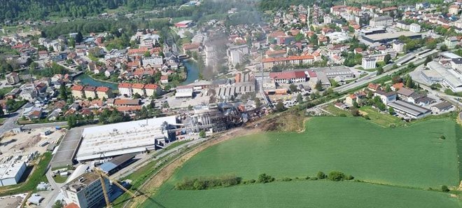 Požar v kočevski kemični tovarni je pogašen. FOTO: Robert Latin
