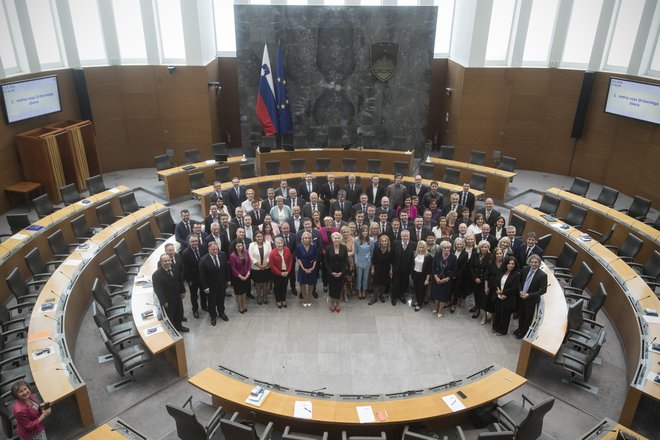 Nova sestava slovenskega parlamenta. FOTO: Jure Eržen, Delo
