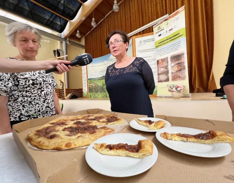 Fotografija: Terezija Bogdan, strokovnjakinja za dopolnilne dejavnosti na kmetijah, je predstavila najboljše gibance. FOTOgrafiji: Oste Bakal
