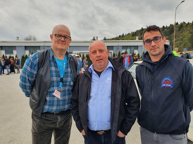 Janez Potokar in Zvone Zupet sta začela srečanja, ob njima še predsednik VW kluba Dolenjske in Bele krajine Martin Mislovič.
