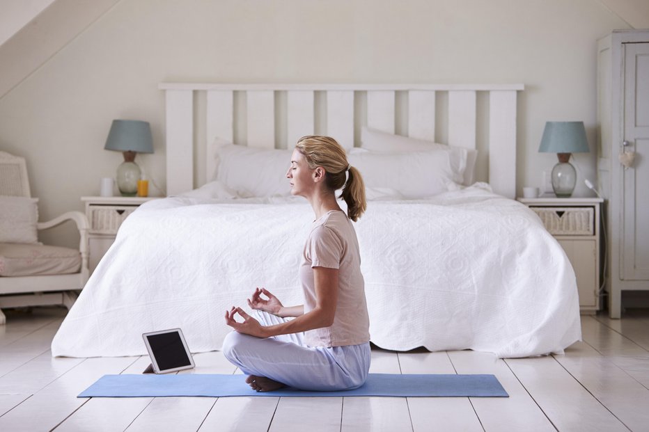 Fotografija: Ko obtičite v določenem čustvu, si pomagajte z meditacijo. FOTO: Monkeybusinessimages/Getty Images
