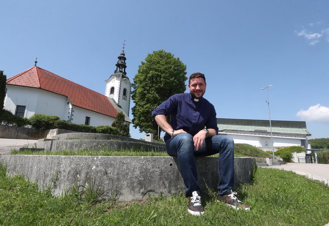 Cerkveni hrib še nikoli ni bil tako živ. FOTO: DEJAN JAVORNIK
