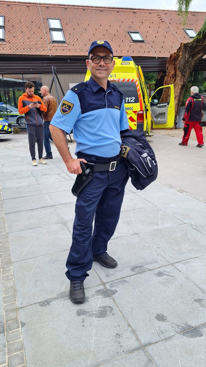 Uniforma policista se mu zelo prilega. FOTO: Osebni arhiv
