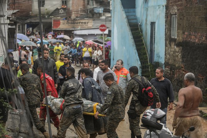  Strašne posledice hudega neurja. FOTO: Diego Nigro, prefeitura Do Recife Via Reuters
