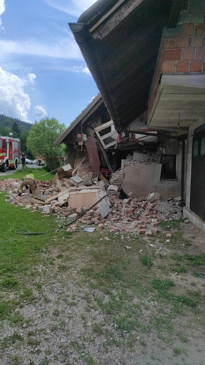 Na objektu je nastala večja materialna škoda. FOTO: Gasilska enota Škofja Loka
