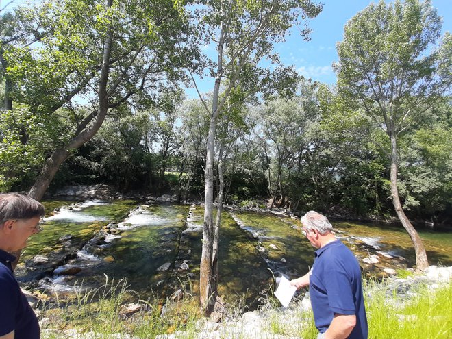 Več zaporednih nizkih pragov na Vipavi FOTO: RZS
