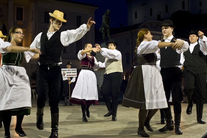 Lahko se boste naučili folklornega plesa. FOTO: Miff 2022
