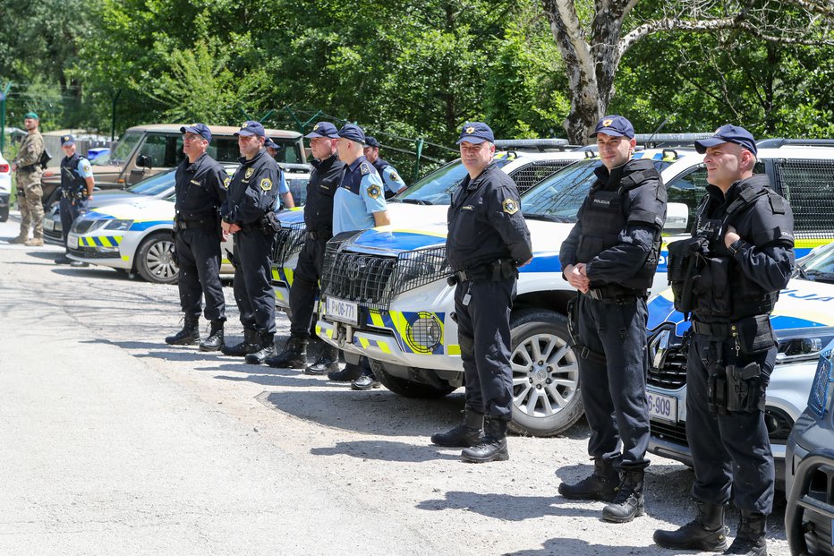 Fotografija: Zaradi povečanega števila nelegalnih prehodov je policija poostrila nadzor državnih mej. Fotografija je simbolična. FOTO: Marko Feist
