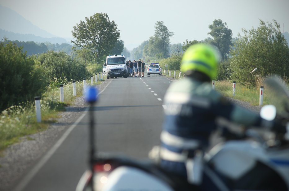 Fotografija: Vozite v ustreznem psihofizičnem stanju, saj alkohol, prepovedane droge, psihoaktivna  zdravila in druge psihoaktivne snovi ter utrujenost bistveno vplivajo na varno in zanesljivo udeležbo v cestnem prometu. Fotografija je simbolična. FOTO: Jure Eržen, Delo 
