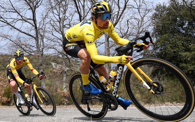 Primož Roglič je v 6. etapi brez težav ubranil rumeno majico. FOTO: Franck Fife/AFP
