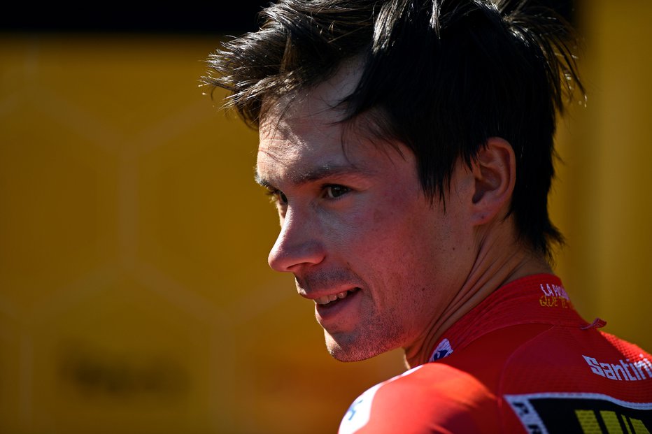 Fotografija: Team Jumbo rider Slovenia's Primoz Roglic look on before the start of the 18th stage of the 2019 La Vuelta cycling Tour of Spain, a 177,5 km race from Colmenar Viejo to Becerril de la Sierra on September 12, 2019. (Photo by OSCAR DEL POZO/AFP) Foto Oscar Del Pozo Afp
