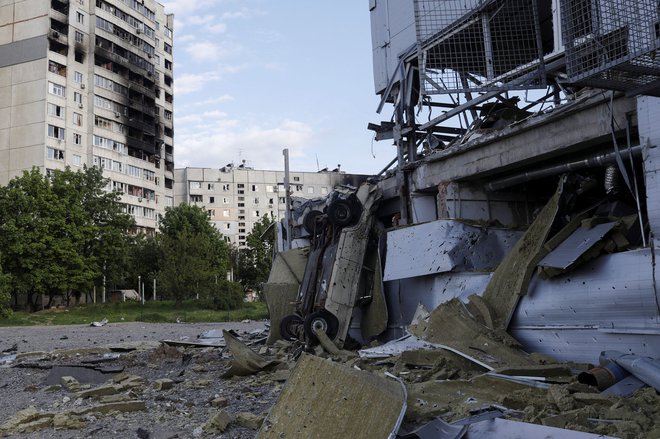 Ruske sile so se pri Harkovu umaknile skoraj do meje in utrdile obrambne položaje. FOTO: Ricardo Moraes/Reuters
