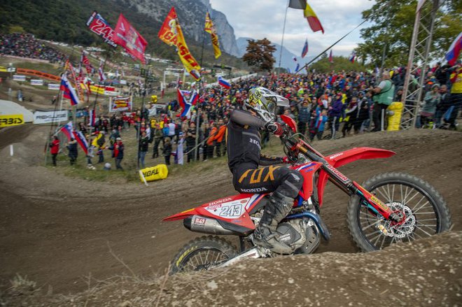 Gajser je dobil kazen petih mest pribitka. FOTO: Honda Racing
