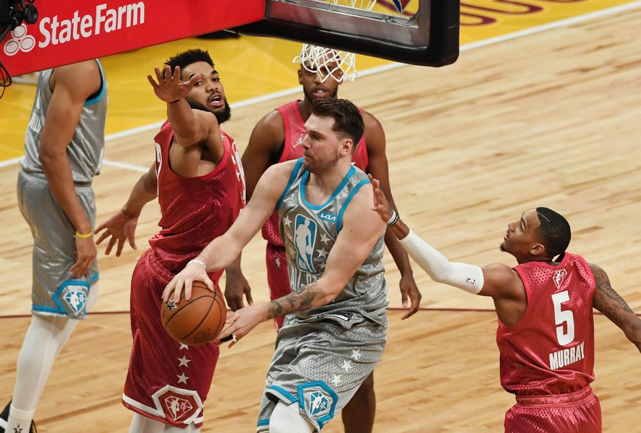 Fotografija: Luka Dončić je v Clevelandu še tretjič zapored igral na tekmi vseh zvezd in pripomogel k zmagi ekipe LeBron James. FOTO: Kyle Terada/Usa Today Sports
