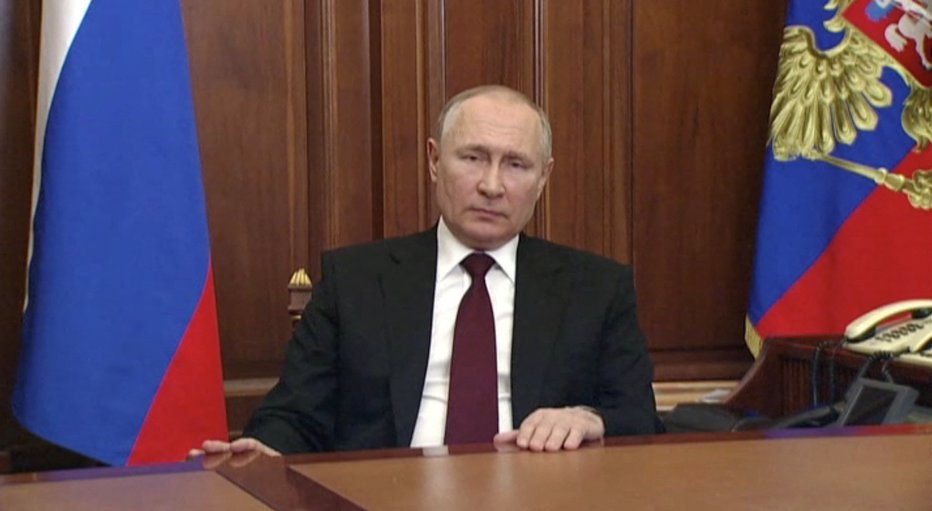 Fotografija: Putin med nagovorom ljudstva. Ni sicer še jasno, kdaj naj bi ruski vojaki krenili čez mejo. FOTO: Reuters Tv Via Reuters
