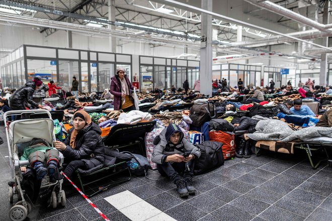 Begunci na Poljskem. FOTO: Wojtek Radwanski/AFP
