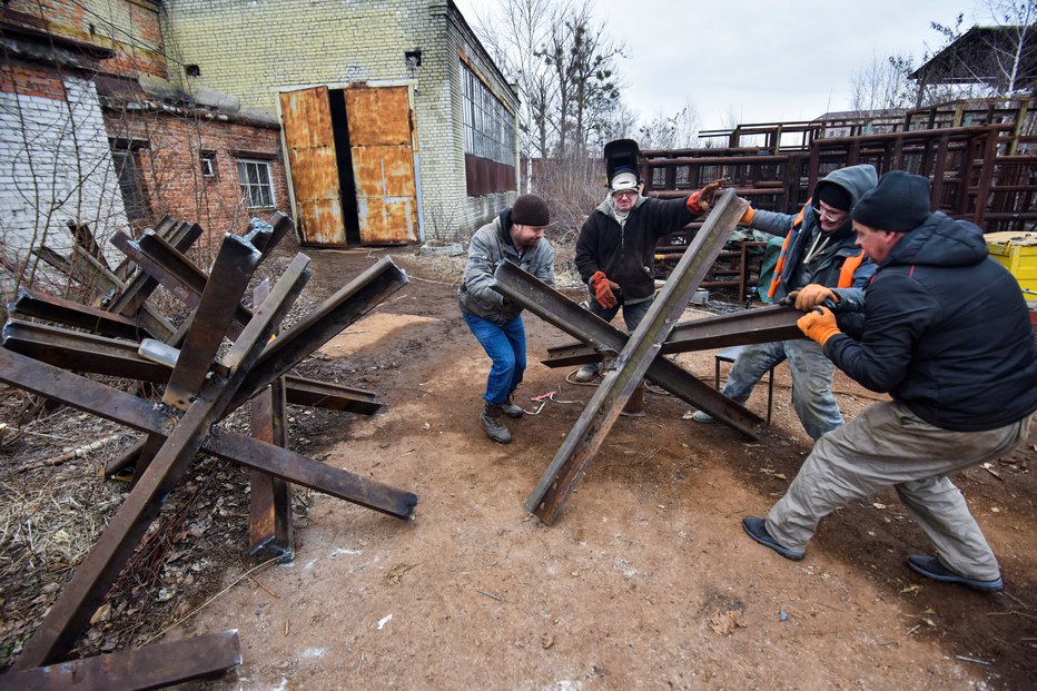 Fotografija: Barikade v Lvovu. FOTO: Pavlo Palamarchuk/Reuters
