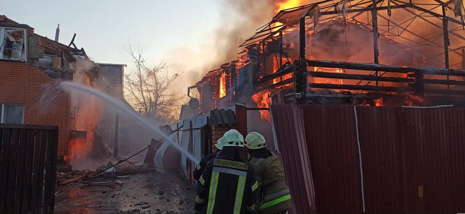 Fotografija: Kijev je bil obstreljevan. FOTO: State Emergency Service Via Reuters
