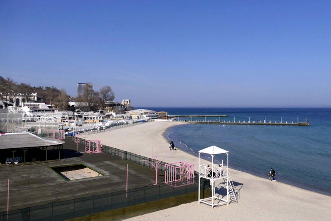 Na plaži v Odesi - med rusko invazijo. FOTO: Igor Tkachenko/Reuters
