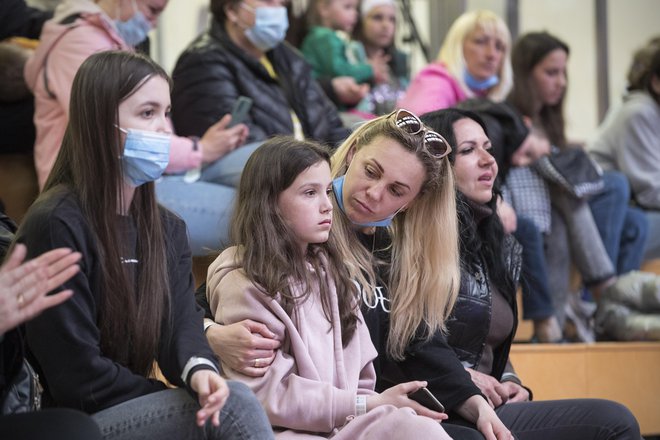 Slovenska vladna pomoč je namenjena ukrajinskemu civilnemu prebivalstvu, ki potrebuje digitalna orodja ter opremo. FOTO: Jure Eržen/Delo
