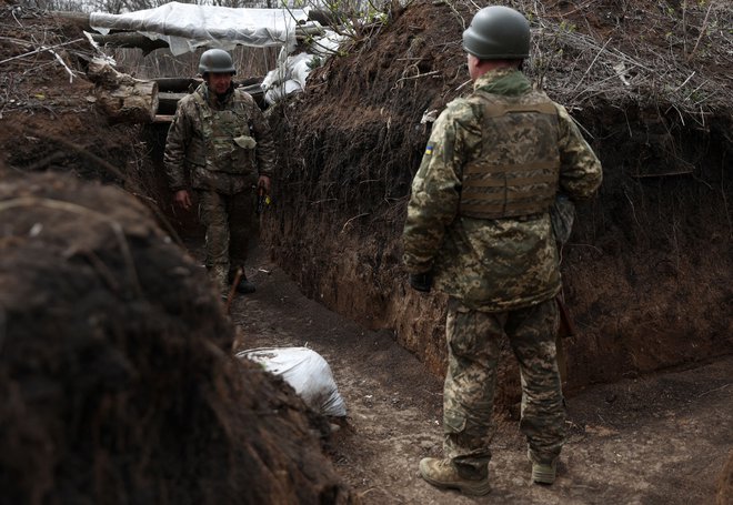 Številk o umrlih vojakih na nobeni strani od 24. februarja, ko se je začela vojna, ni mogoče neodvisno preveriti. FOTO: Anatolii Stepanov/AFP
