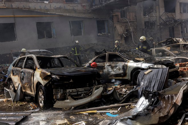 Današnje uničenje v Harkovu. FOTO: Alkis Konstantinidis/Reuters
