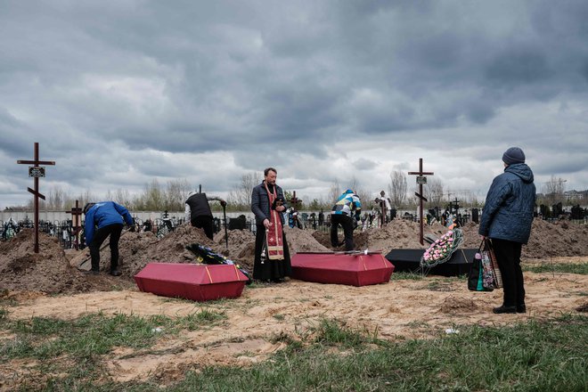 Pokopališče v Buči. FOTO: Yasuyoshi Chiba/AFP
