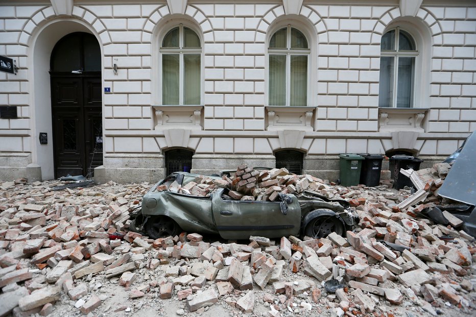 Fotografija: Tla pod Hrvaško prestolnico še vendo drhtijo. FOTO: Antonio Bronič/Reuters