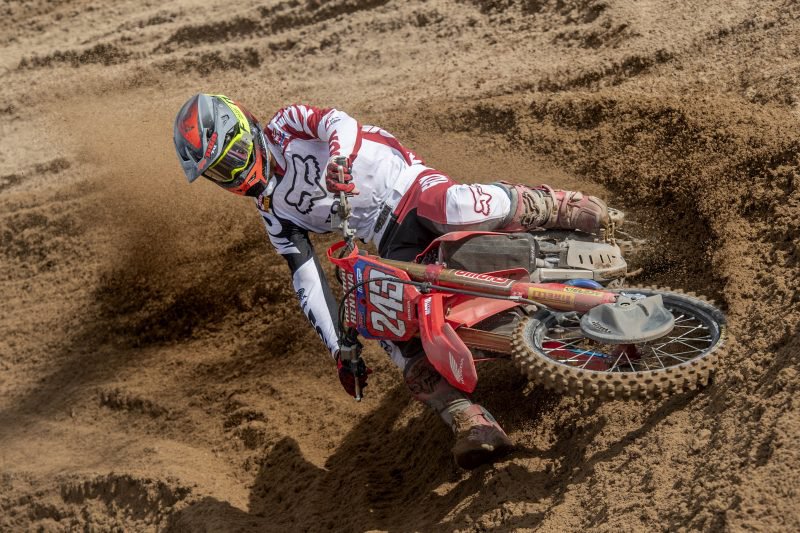 Fotografija: Tim Gajser je na Sardiniji izgubil rdečo številko, zdaj jo je dobil nazaj. FOTO: Honda Racing