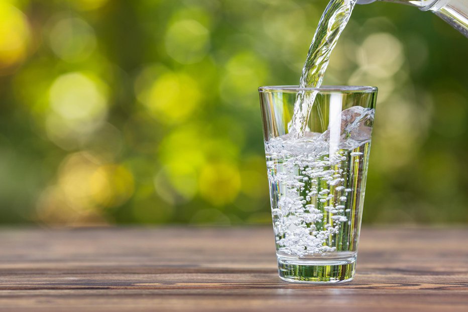 Fotografija: Zaradi upada izdatnosti virov pitne vode po večmesečni suši so istrski župani danes sprejeli vrsto ukrepov in prepovedi, namenjenih zmanjšanju porabe vode. FOTO: Alter_photo Getty Images/istockphoto
