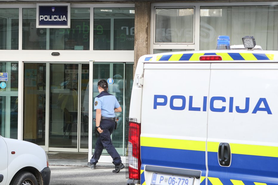 Fotografija: Na podlagi podanega opisa so policisti vozilo kmalu po dogodku izsledili. Fotografija je simbolična. FOTO: Marko Feist 
