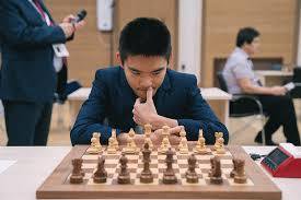 Fotografija: Jeffery Xiong napada hierarhijo na vrhu. FOTO: chess.com
