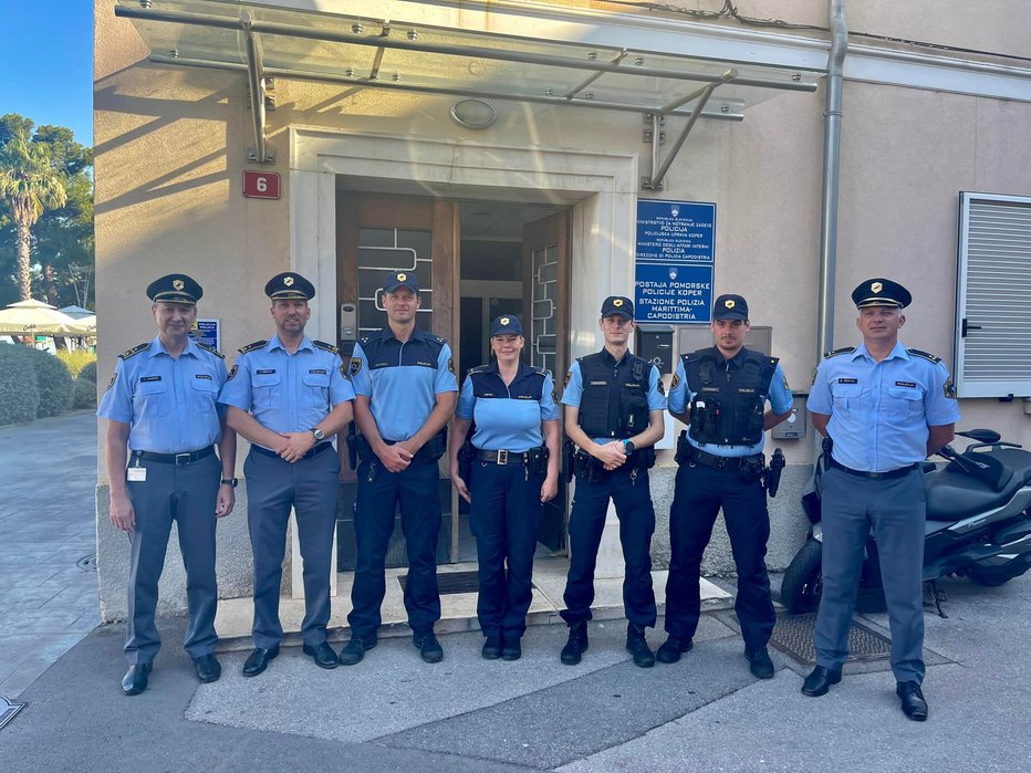 Fotografija: Za tri policiste so predlagali medaljo za požrtvovalnost. FOTO: PU Koper
