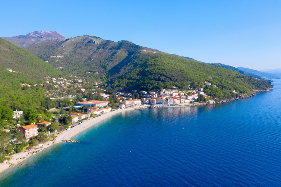 Fotografija: Mošćenička Draga jo vsako leto znova navduši. FOTO: Vuk8691, Getty Images
