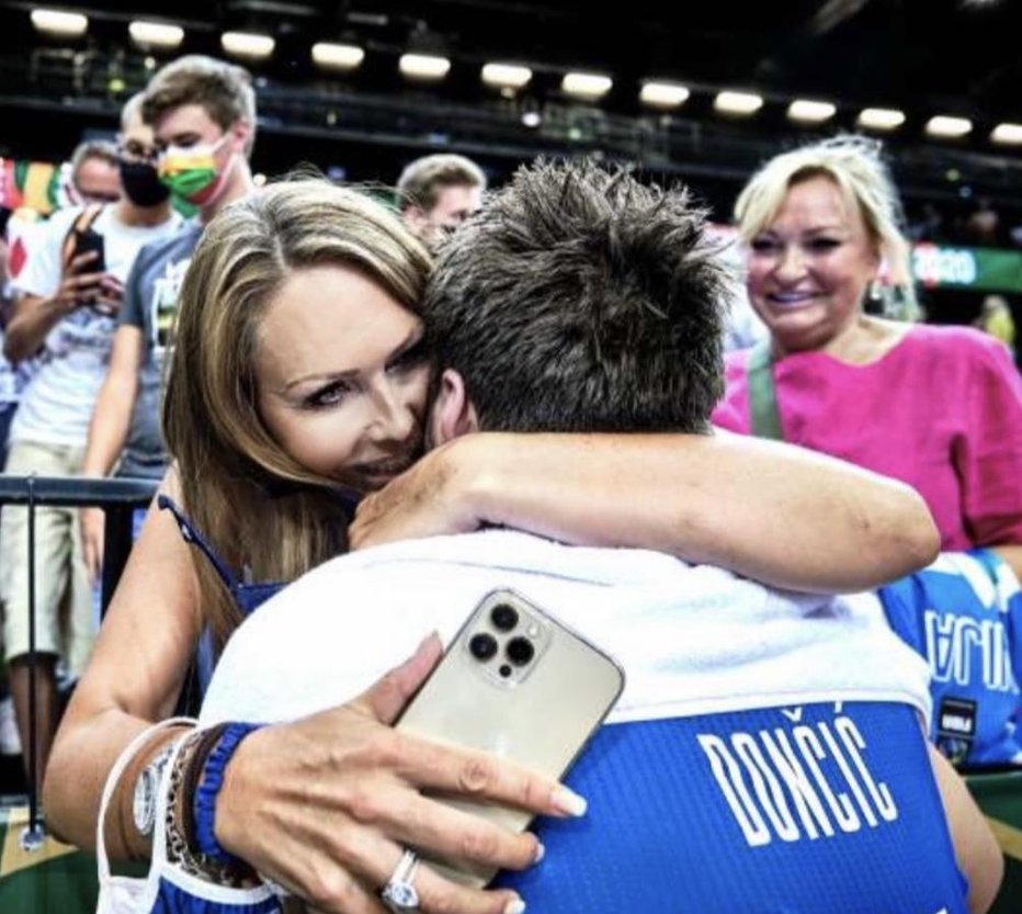 Fotografija: Večkrat je povedala, da je sinu dala največ, kar je lahko, on pa je izbral pravo pot. FOTO: Instagram
