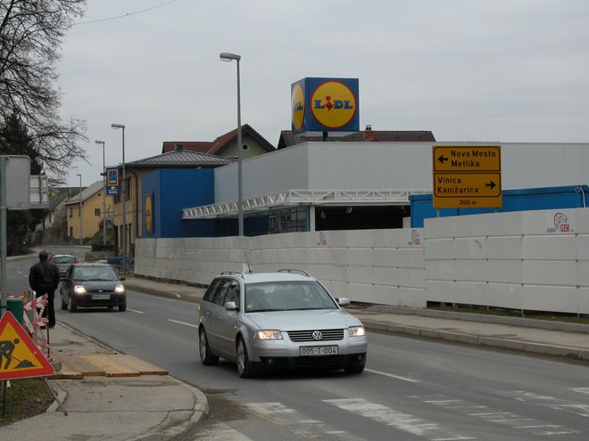 Trgovino v Črnomlju so zgradili pred 12 leti. Foto: Milovan Dimitrič
