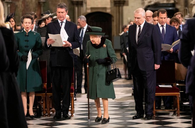 Marca se je Andrew po dolgem času pojavil v javnosti, ko je kraljico spremljal na žalni slovesnosti v spomin na pokojnega princa Filipa. FOTO: Richard Pohle/Reuters
