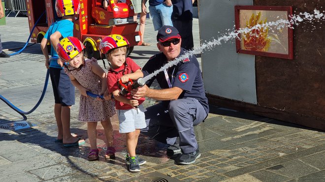 Najmlajši so se lahko preizkusili v gasilskih veščinah. FOTO: Gregor Katič
