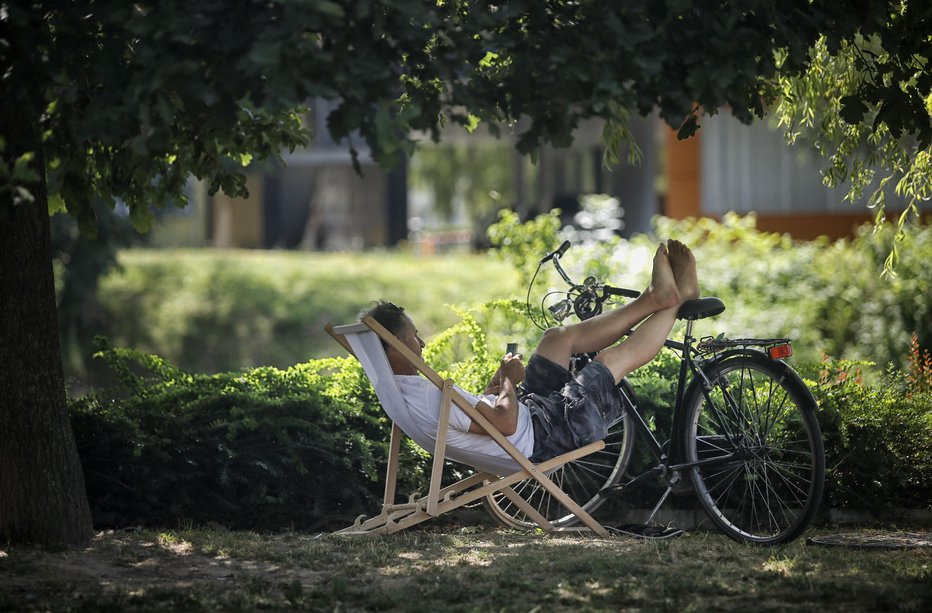 Fotografija: Vročina v Ljubljani (arhivska fotografija). FOTO: Blaž Samec, Delo
