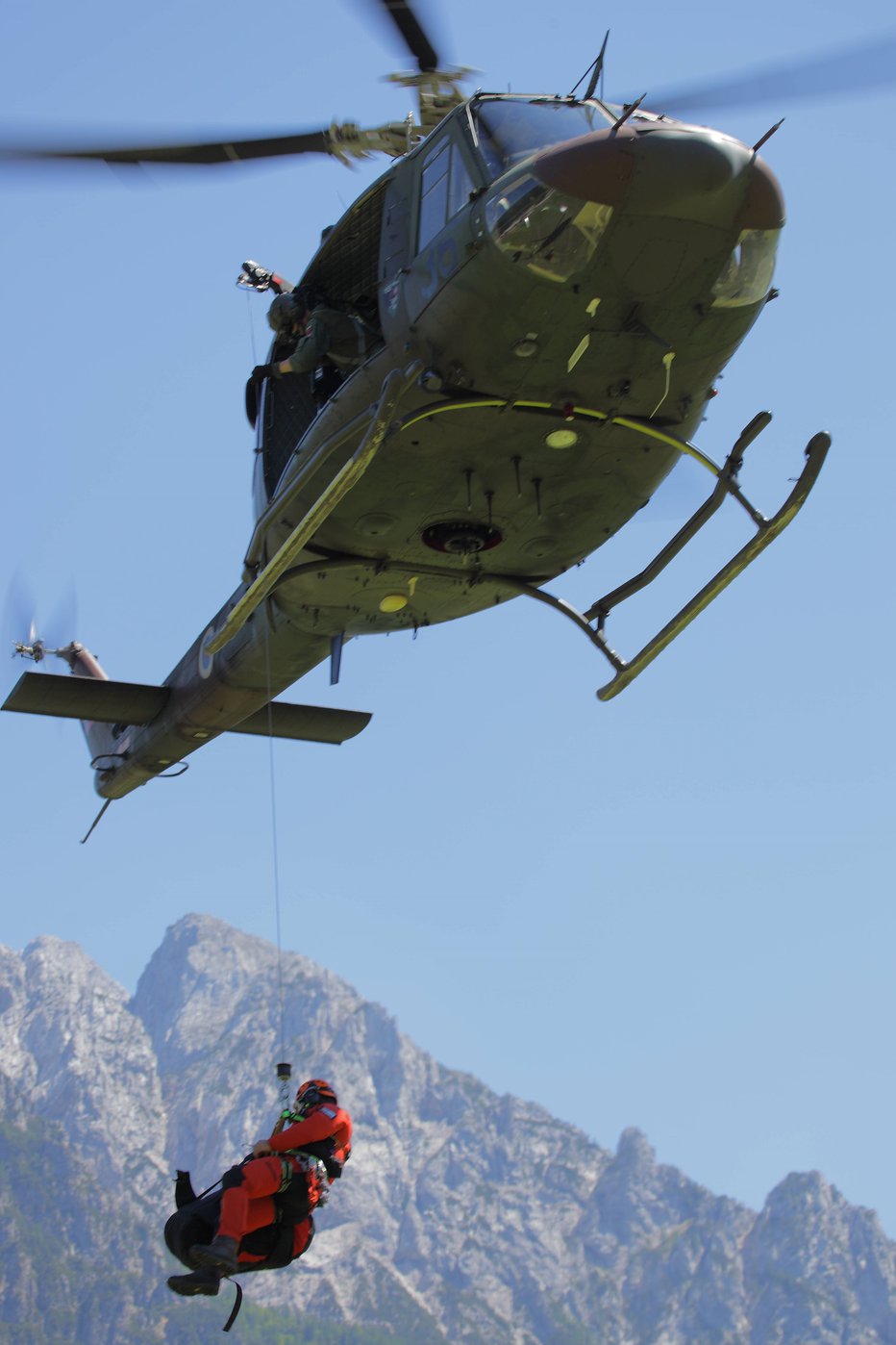 Fotografija: Letalska enota policije je imela polne roke dela. FOTO: Boštjan Fon
