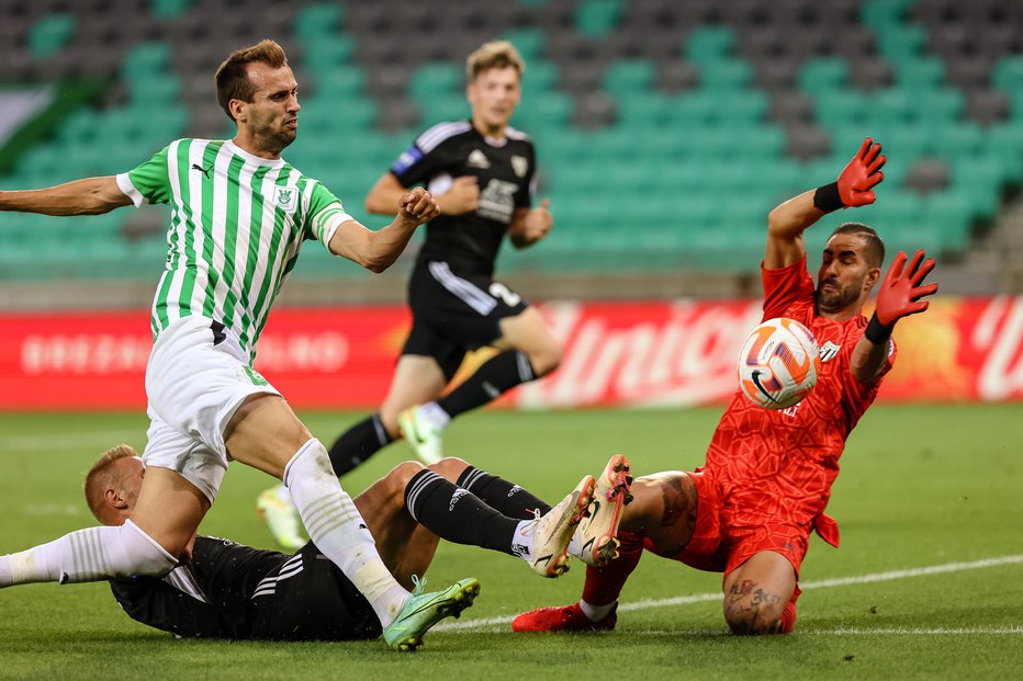 Fotografija: Mustafa Nukić je pred povratno tekmo proti Sepsiju v slabi formi. FOTO: Črt Piksi
